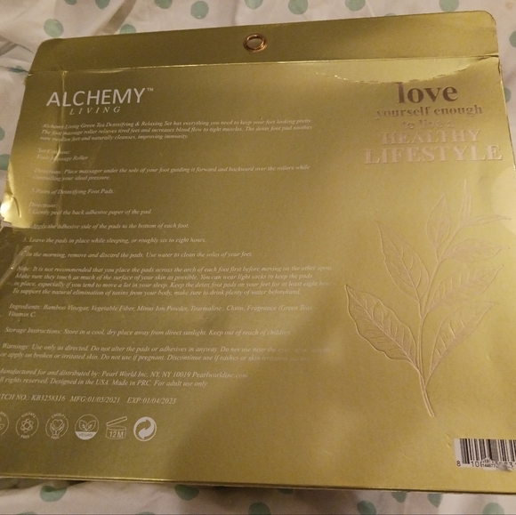 NWT! ALCHEMY LIVING FOOT CARE SET - Picture 6 of 7